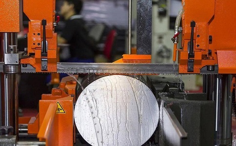 浦北立式金属带锯床切削出现跑带故障解决方法！